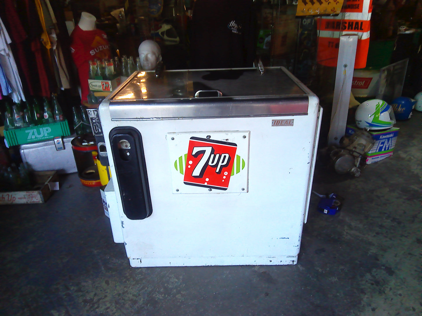 1950s vintage 7-Up soda cooling vending machine