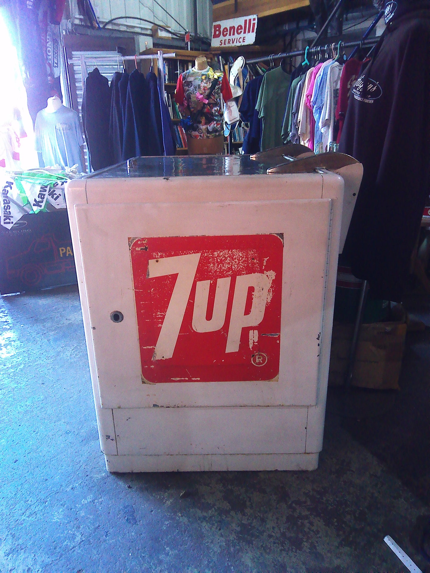 1950s vintage 7-Up soda cooling vending machine
