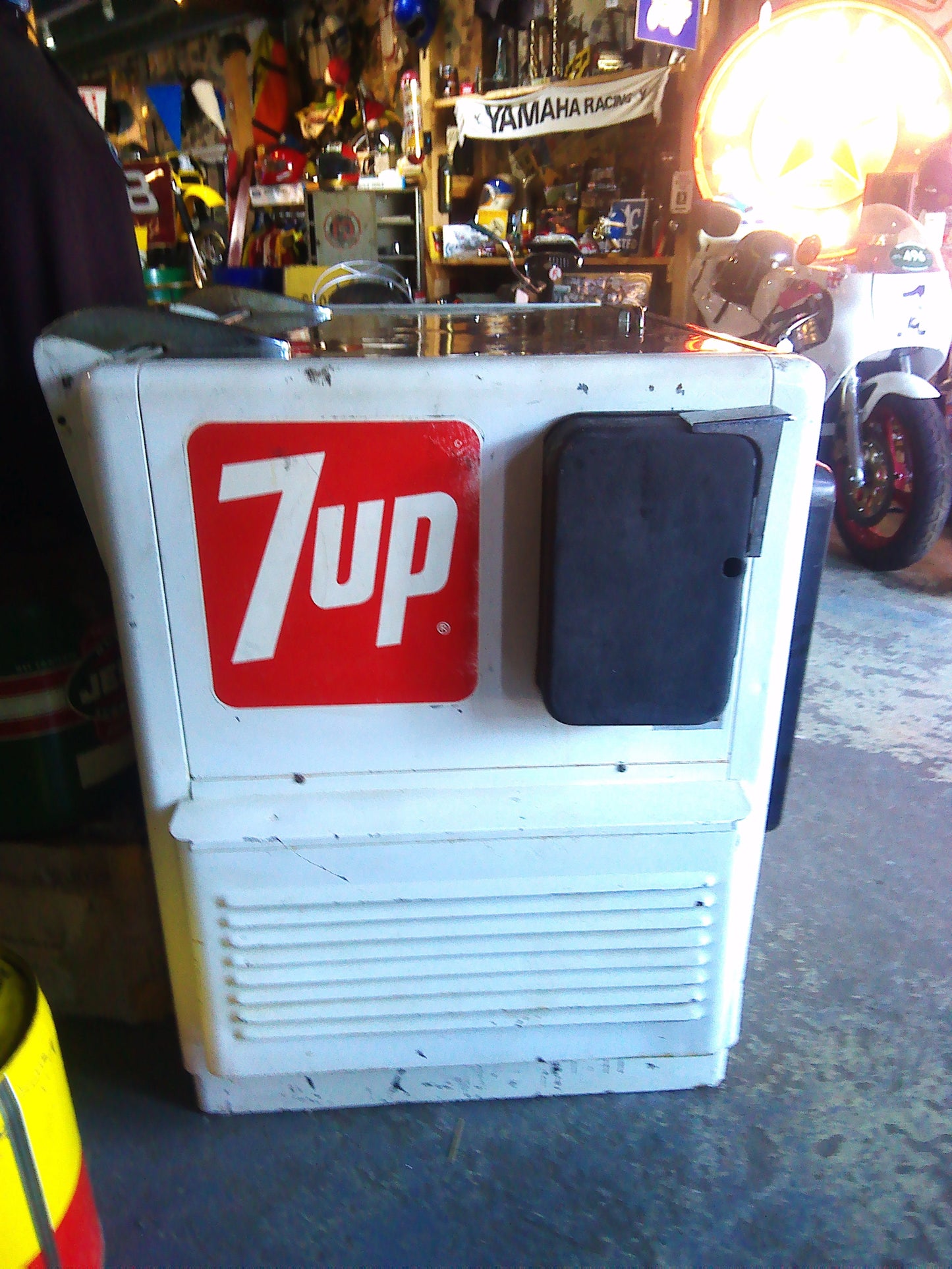 1950s vintage 7-Up soda cooling vending machine