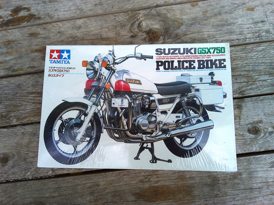 Tamiya Suzuki GSX750 Police Bike 1:12 model kit