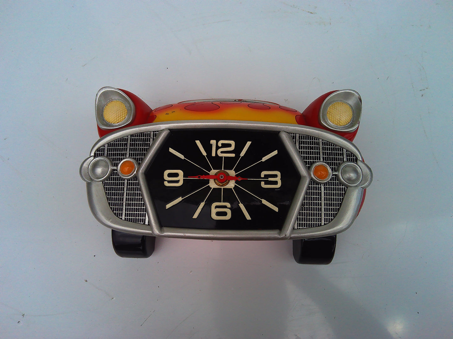 Vintage hot rod analogue clock