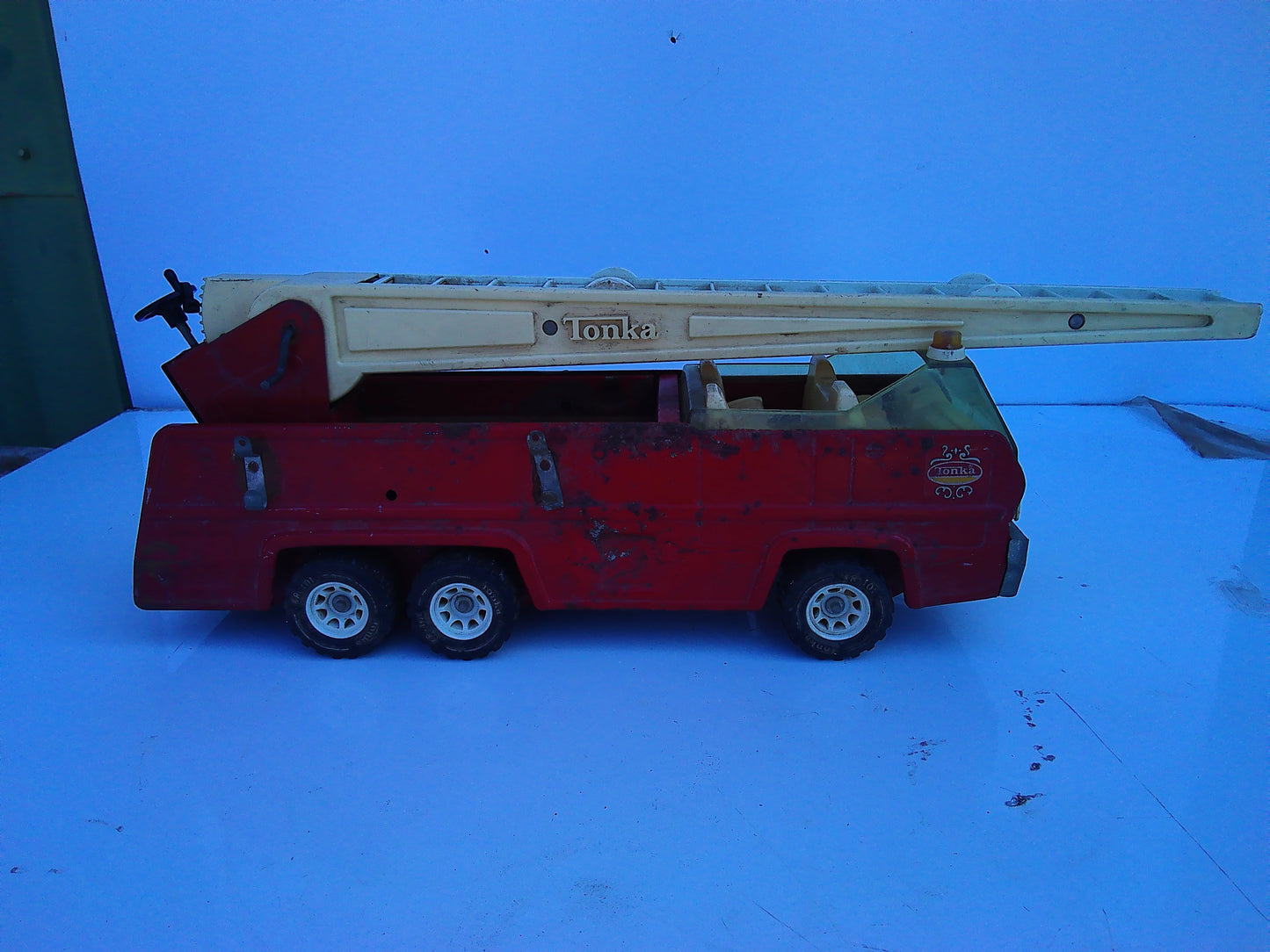 Vintage pressed metal Tonka Firetruck