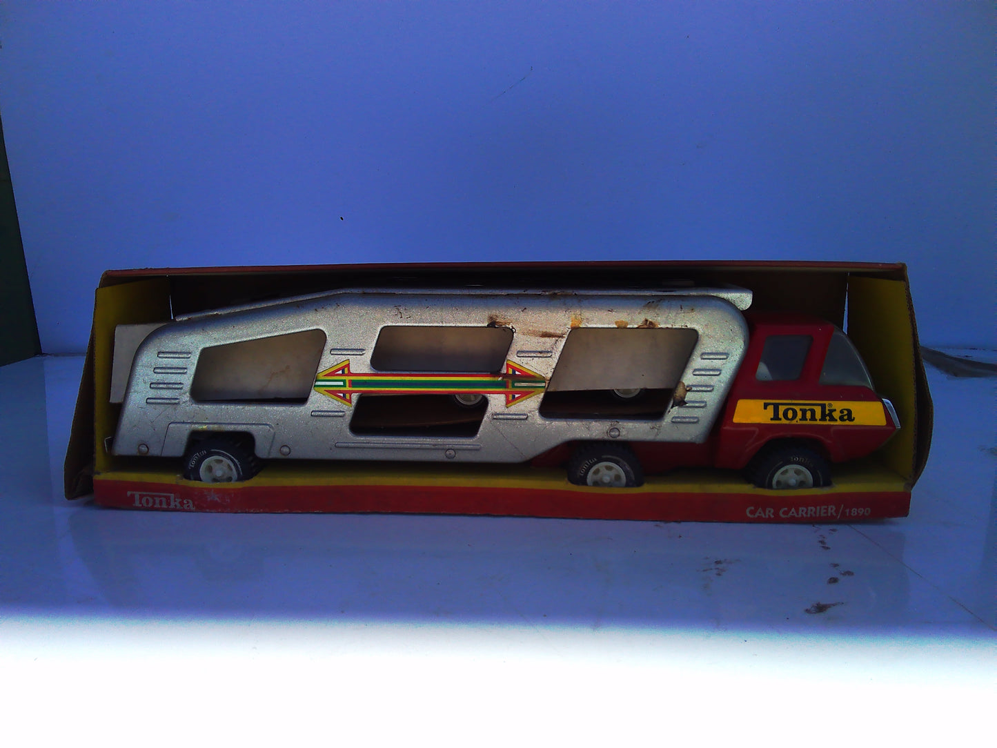 IN BOX vintage pressed metal Tonka car carrier