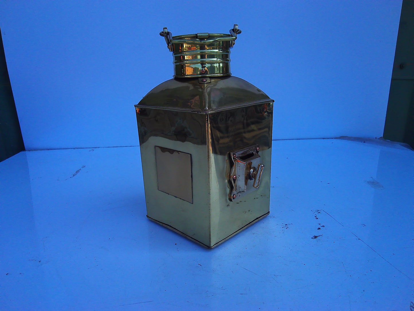 Port vintage brass oil lamp