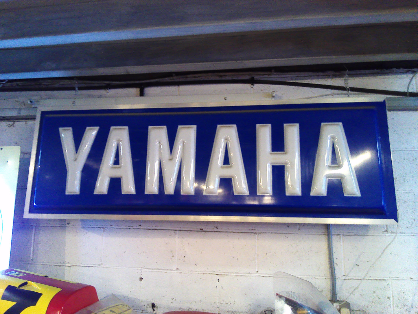 Large Yamaha light-up sign