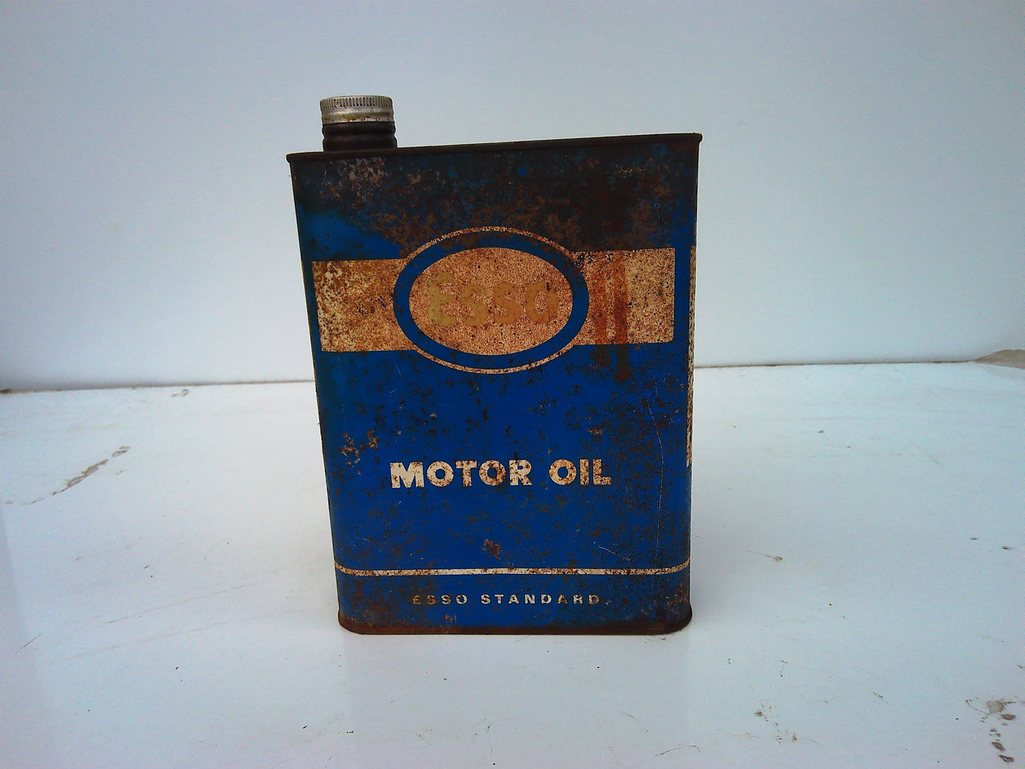 Vintage Esso motor oil can