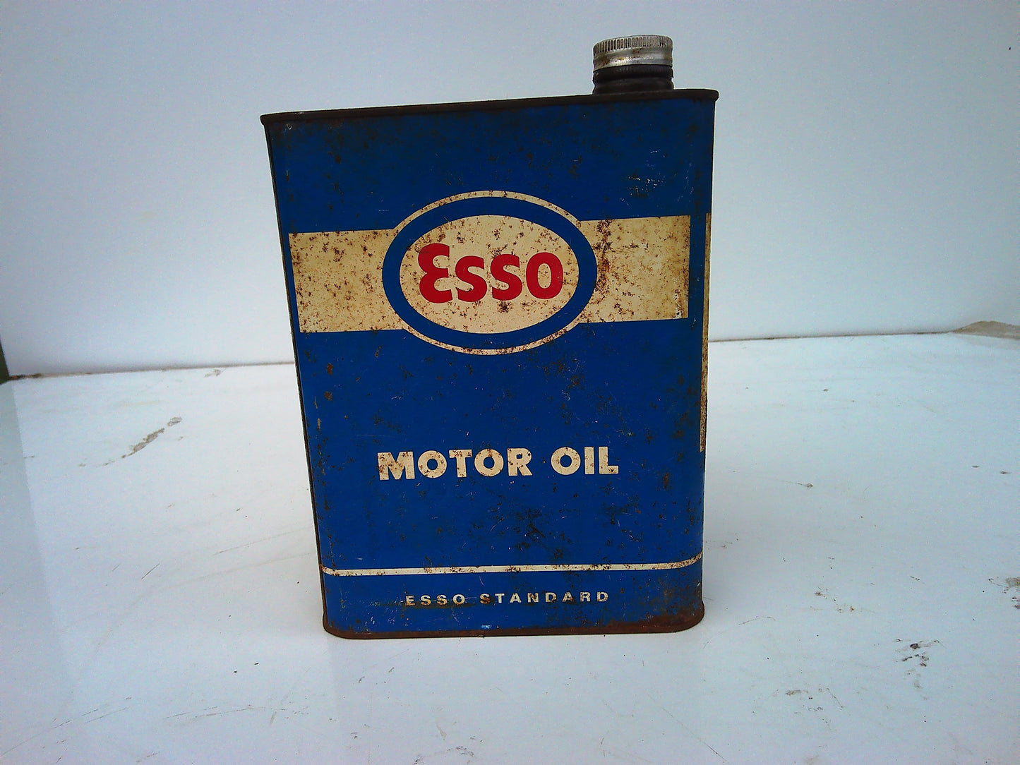 Vintage Esso motor oil can