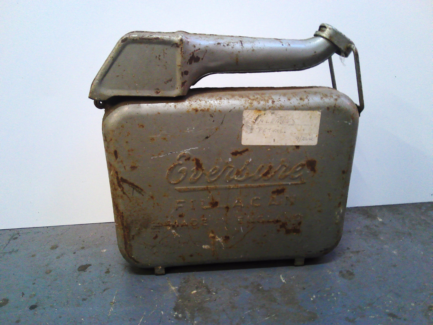 Vintage Eversure metal oil can with spout
