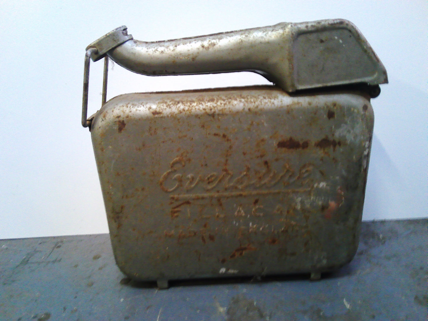 Vintage Eversure metal oil can with spout