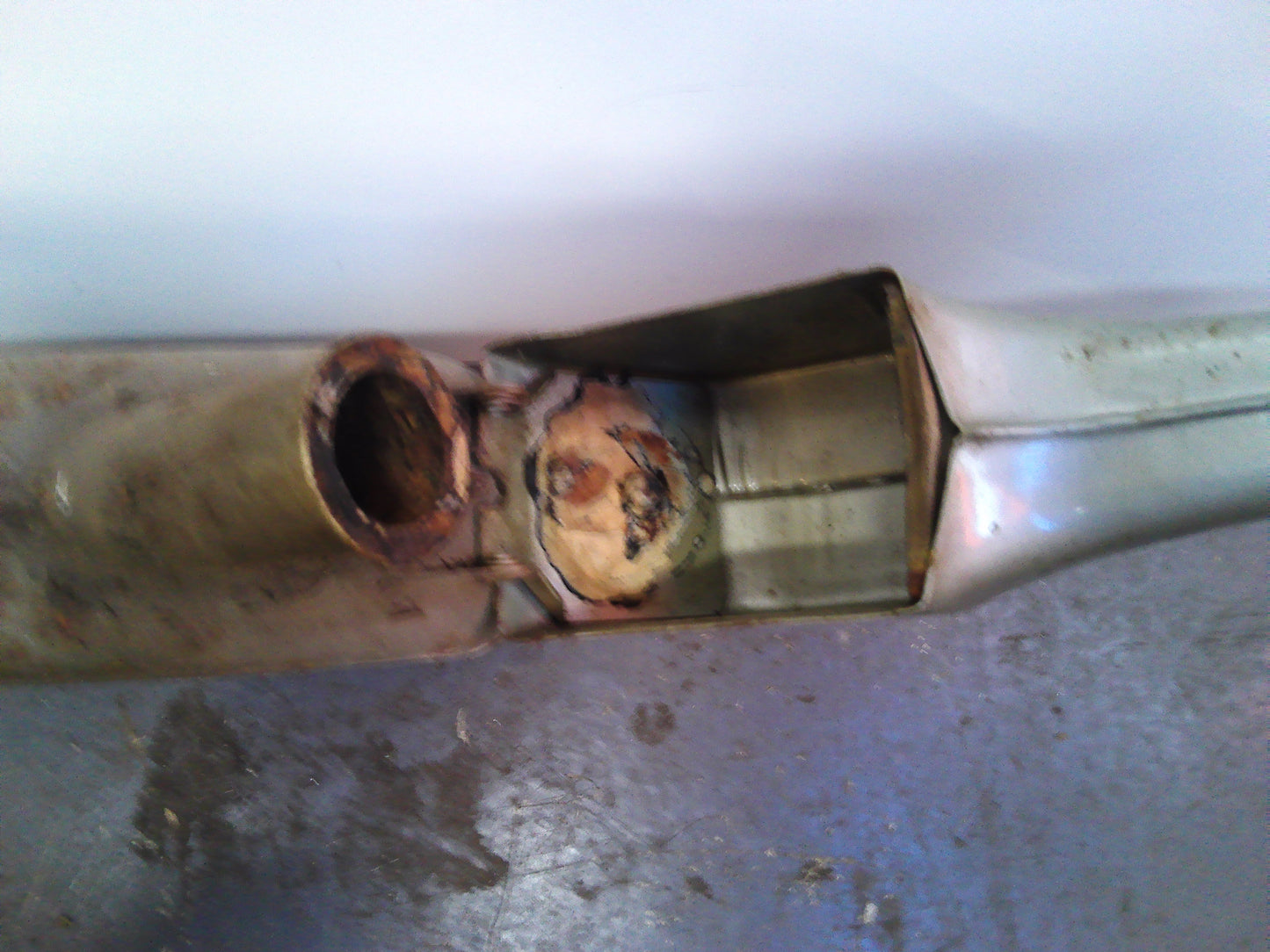 Vintage Eversure metal oil can with spout