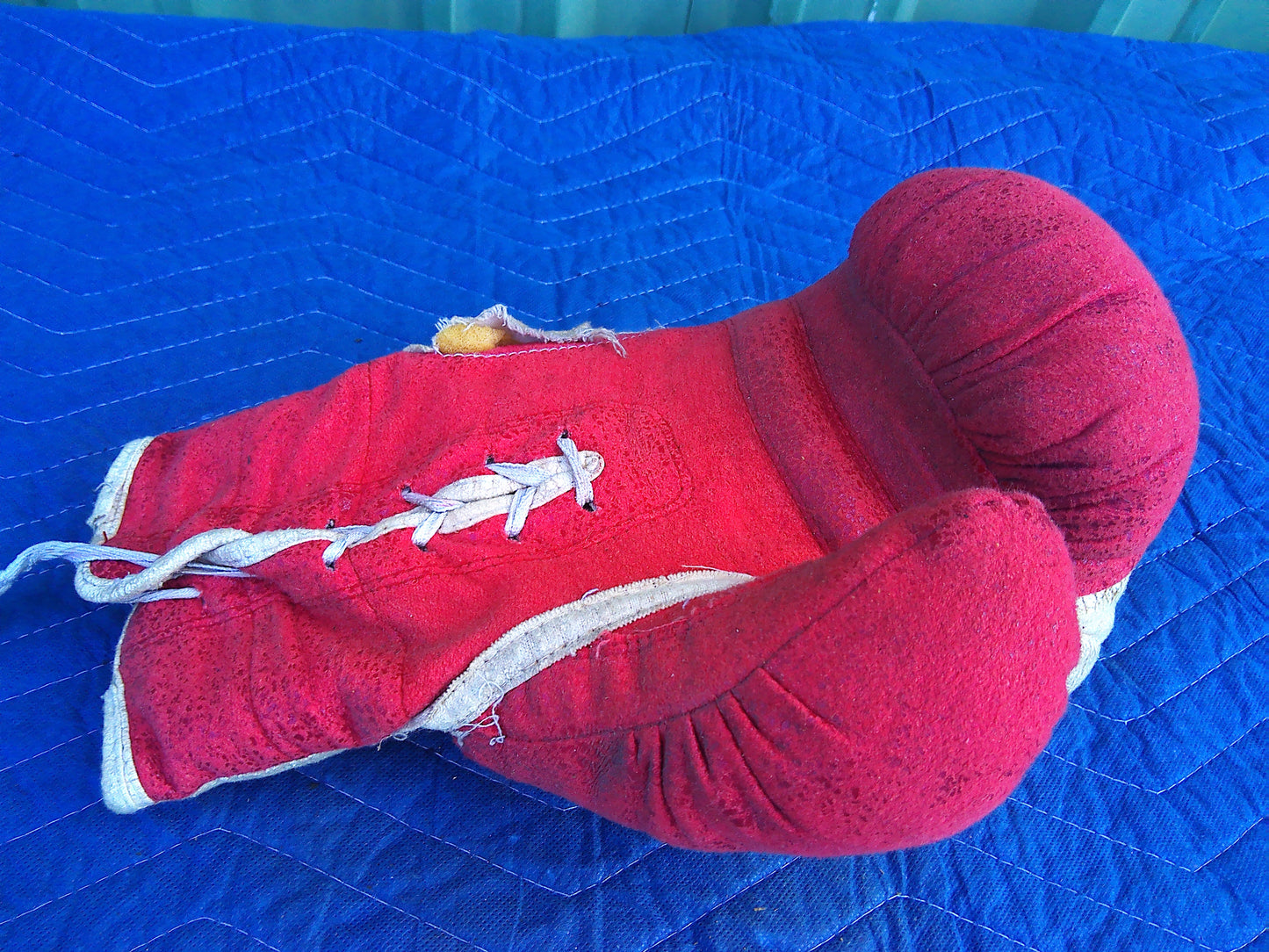 Vintage Challenger Boxing Gloves