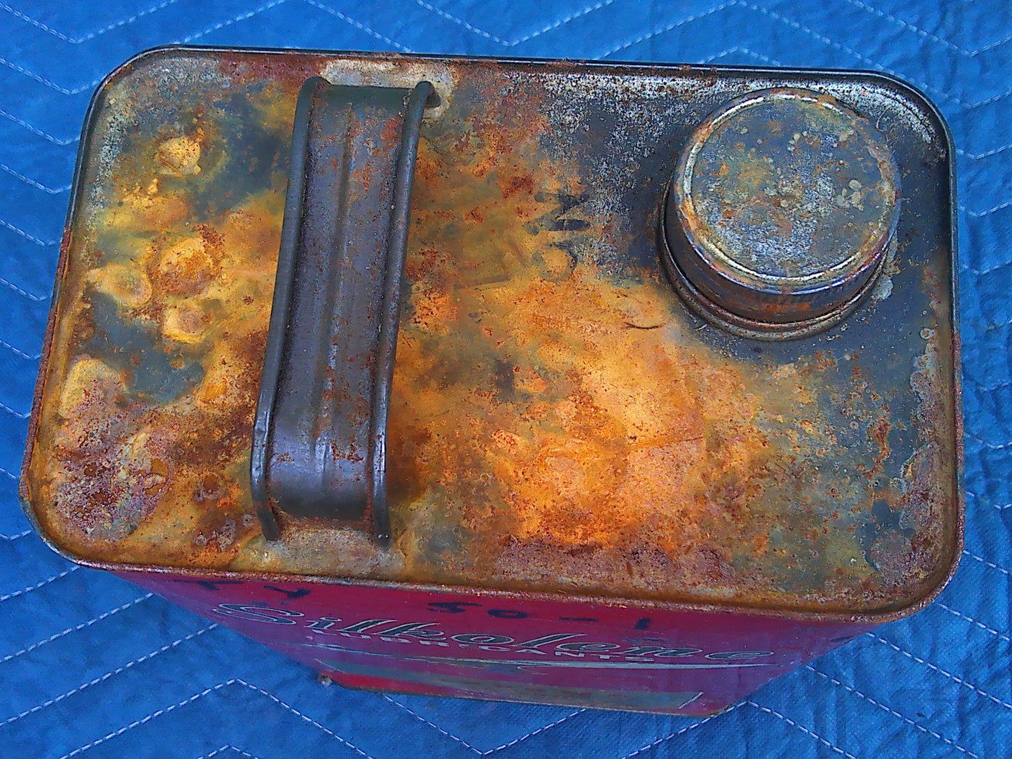 Vintage Silkolene metal oil can