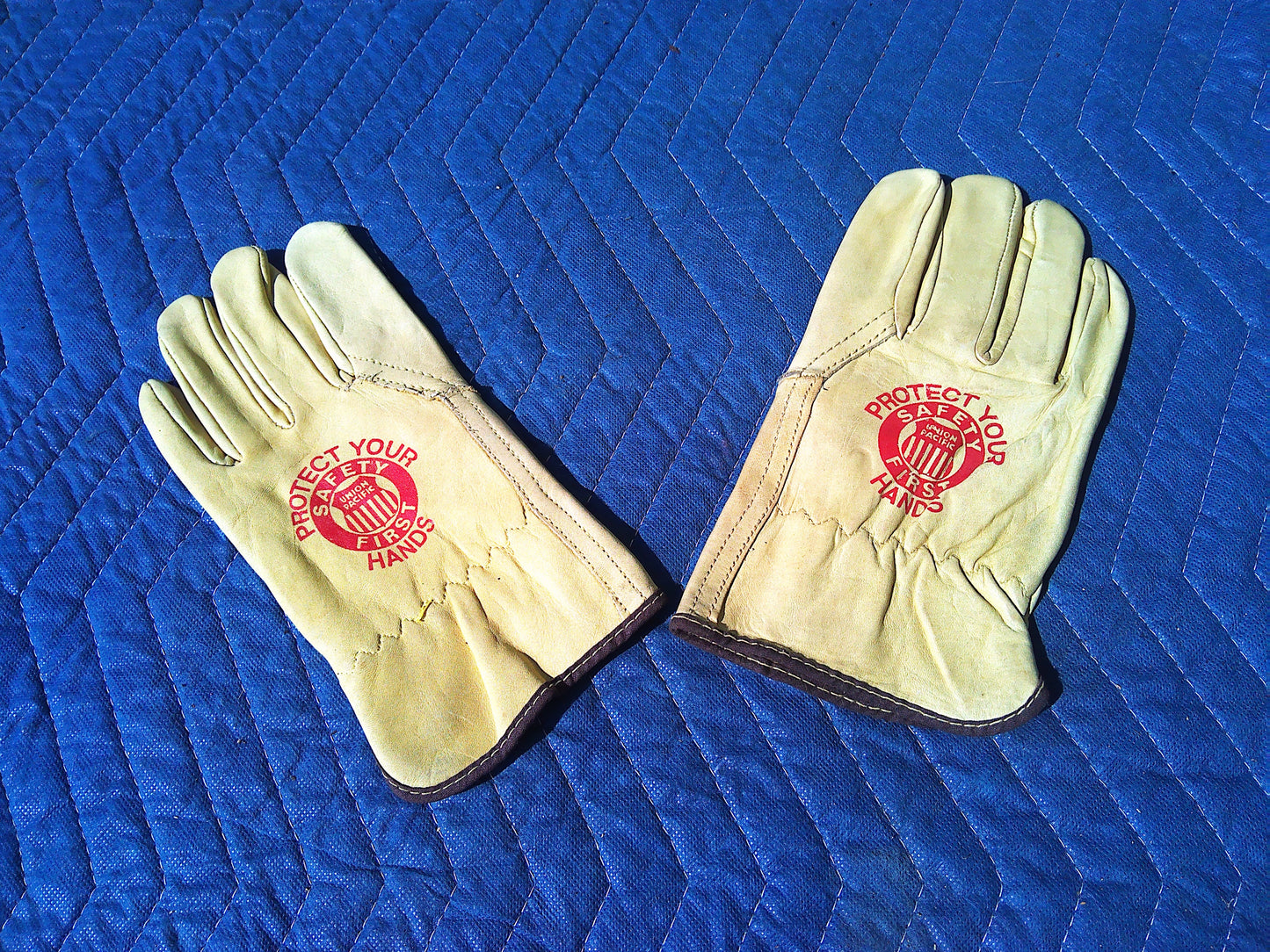 Union Pacific vintage safety gloves