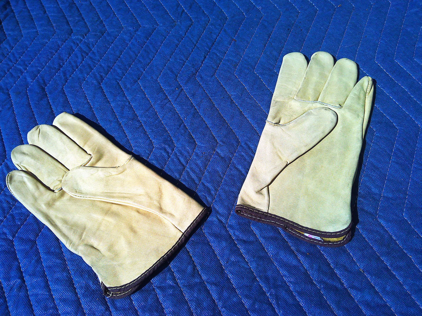 Union Pacific vintage safety gloves