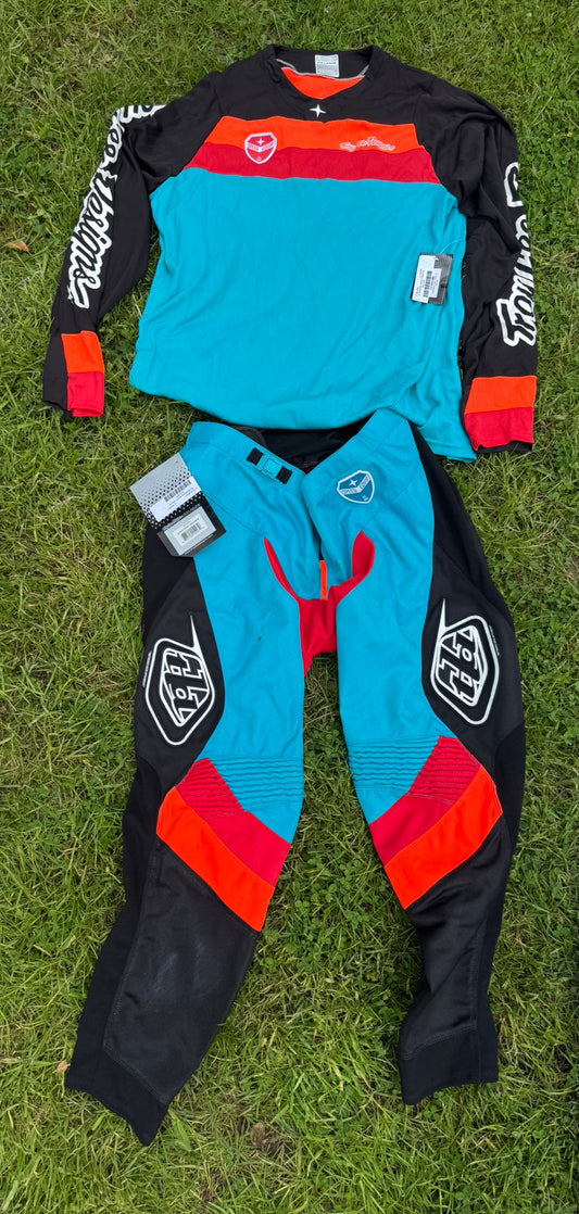 NOS Troy Lee SE Corsa Turquoise 2 piece motocross clothing (36 waist, 48? chest)
