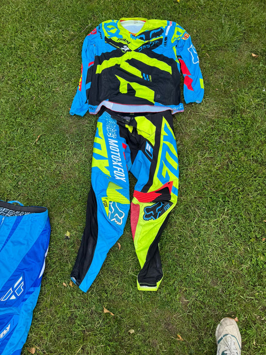 NOS Fox Racing 2 piece motocross clothing (36 waist, 40 chest)
