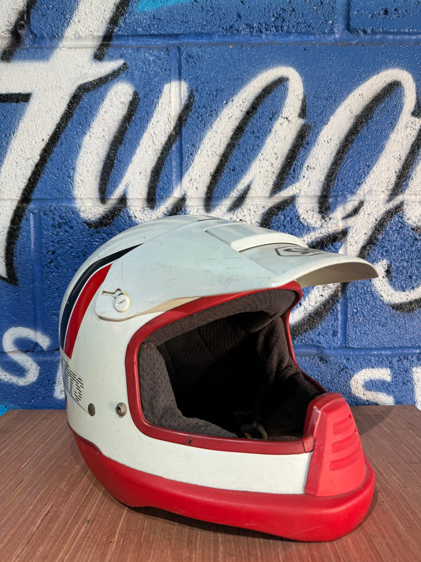SHOEI VT-1 SPORTS 1987 WHITE AND RED LARGE MOTORBIKE HELMET