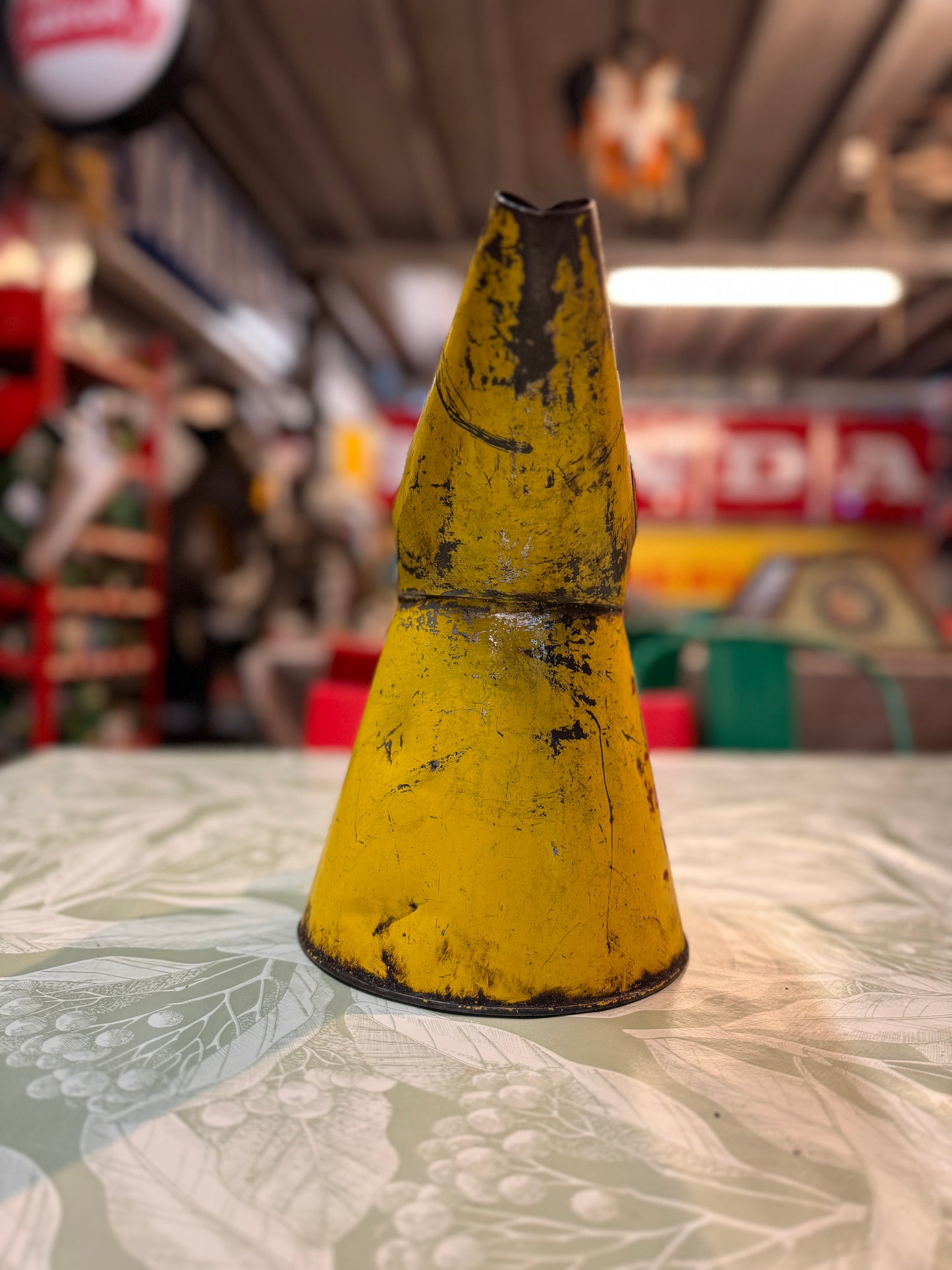 VINTAGE 2 LITRE (HALF GALLON) SHELL YELLOW PETROL/OIL JUG