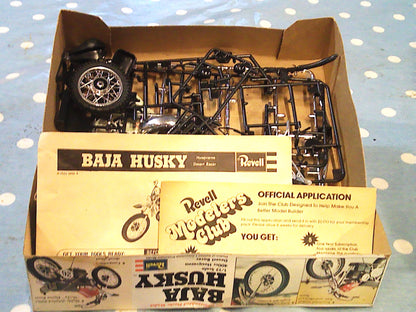 Vintage 1976 Revell 1/12 scale BAJA HUSKY model bike set