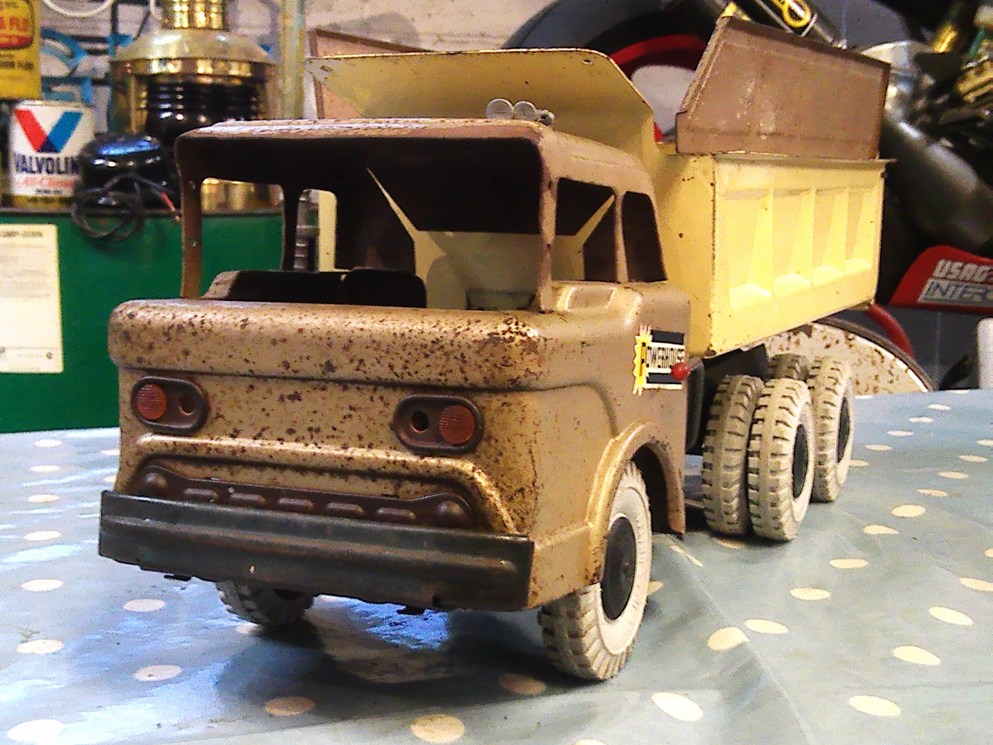 Vintage 1950's Louis Marx & Co Powerhouse Pressed Steel Hydraulic Dump Truck gold/beige