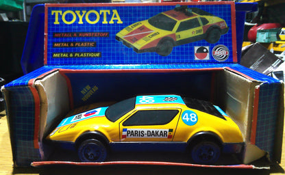 Toyota Friction metal and plastic toy car - Paris-Dakar