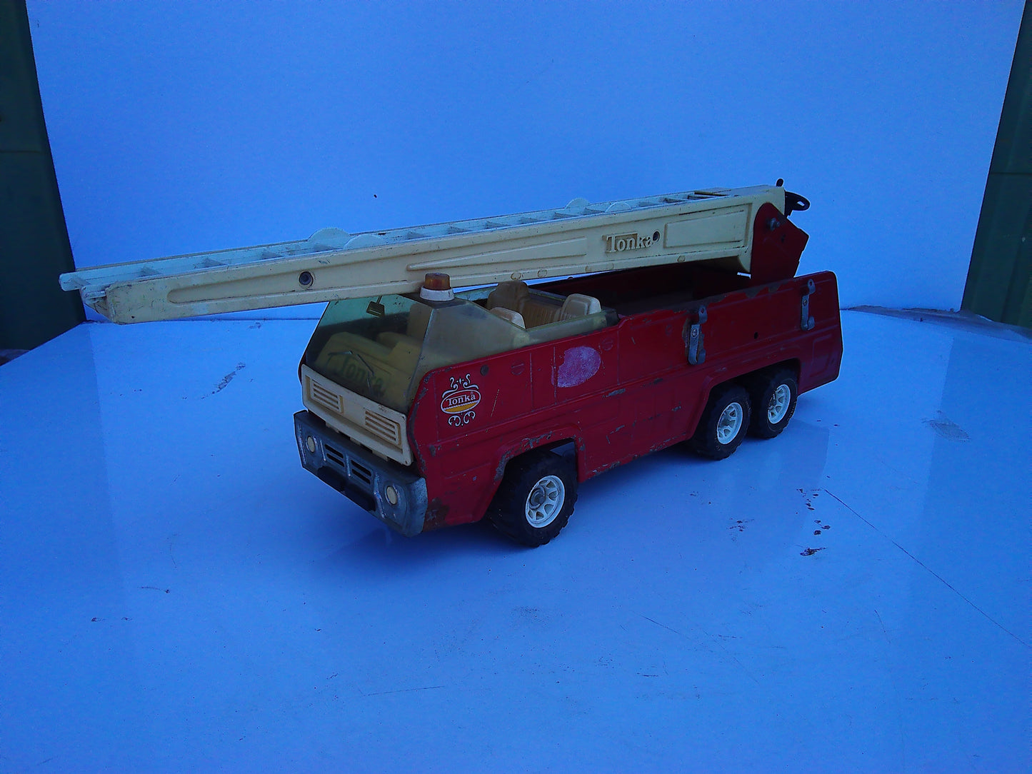 Vintage pressed metal Tonka Firetruck