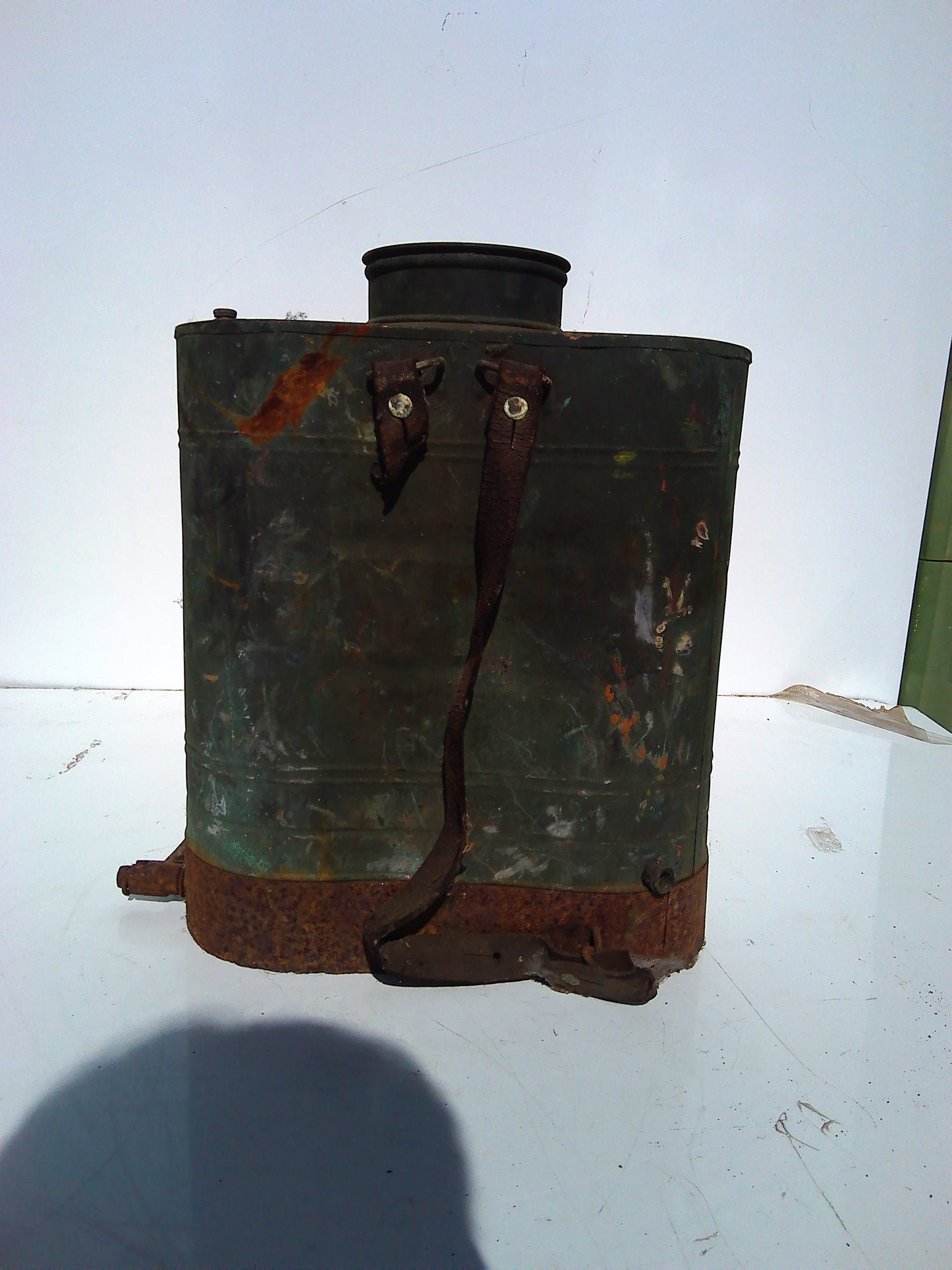 Vintage metal back-carry oil can