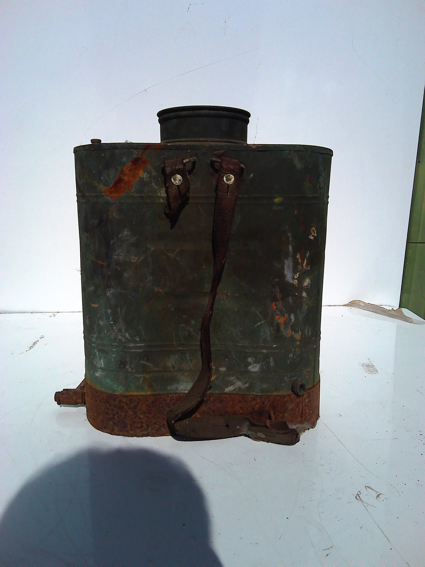 Vintage metal back-carry oil can