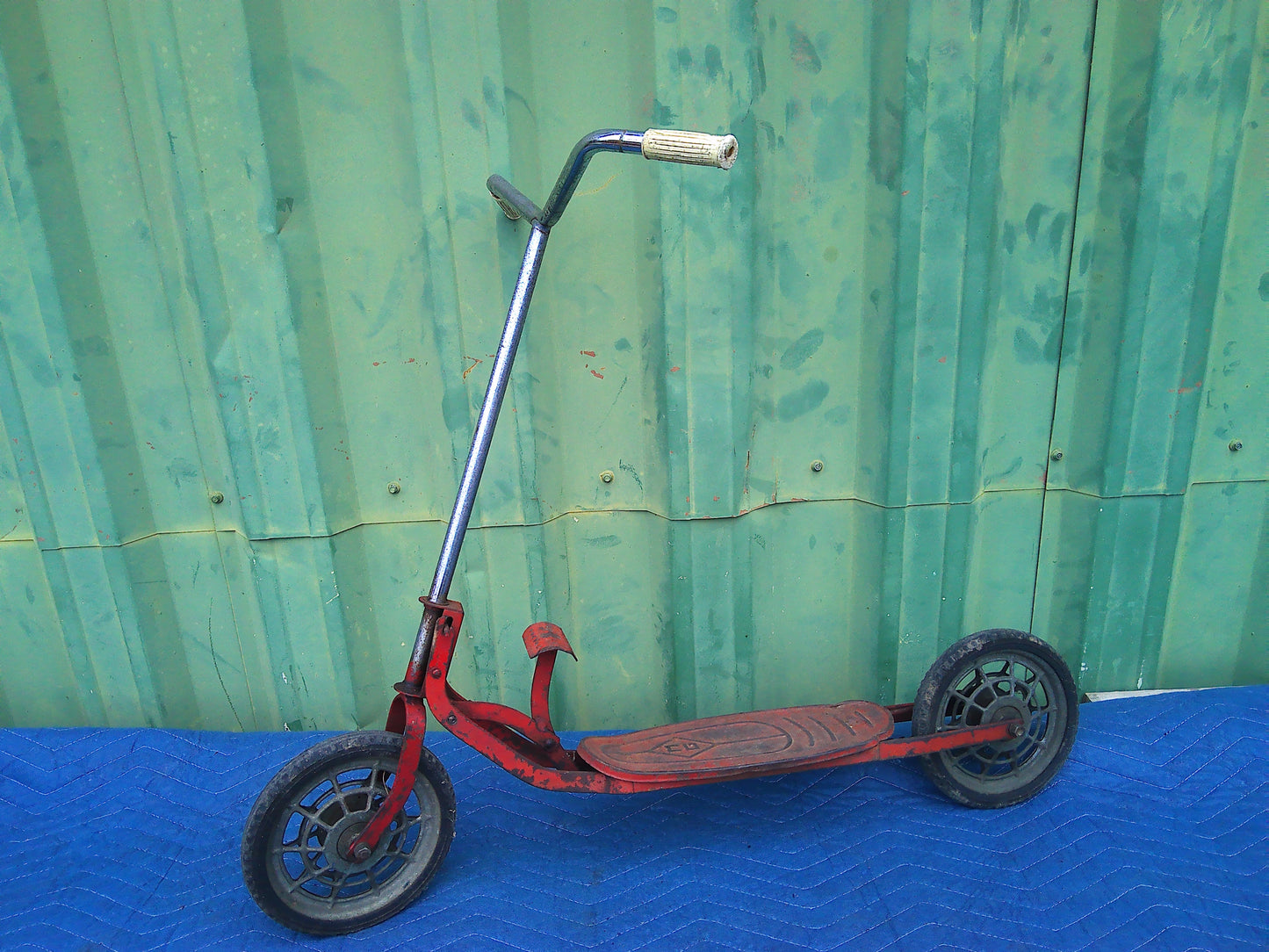 Vintage 1960s 'MG' metal Kick Scooter