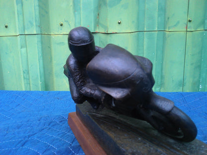 Joey Dunlop 1985 Victory at Formula 1 TT limited edition statue