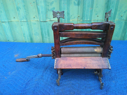 Vintage wooden drying mangle/wringer