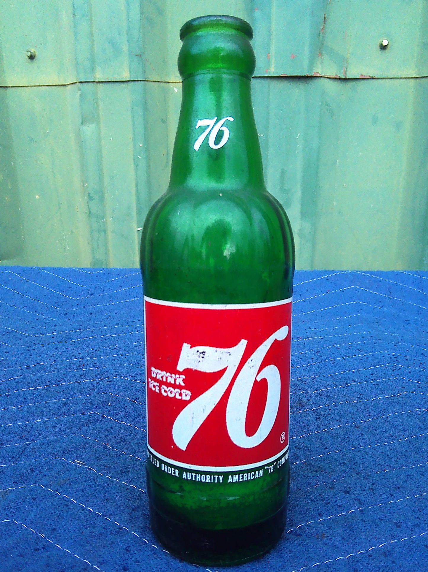 Set of 24 vintage glass 7-Up bottles in wooden crate