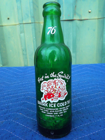 Set of 24 vintage glass 7-Up bottles in wooden crate