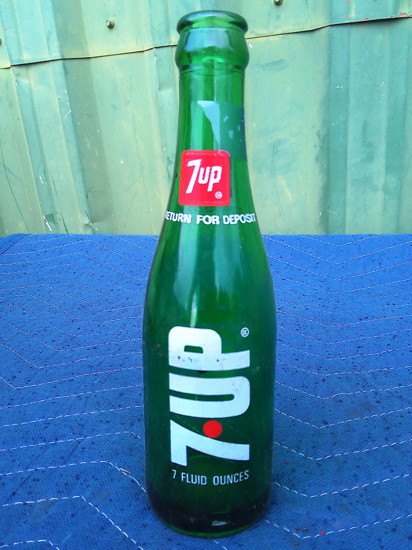 Set of 24 vintage glass 7-Up bottles in wooden crate