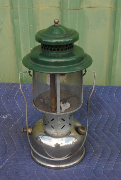 NOS Coleman 220E Lantern In Original Box