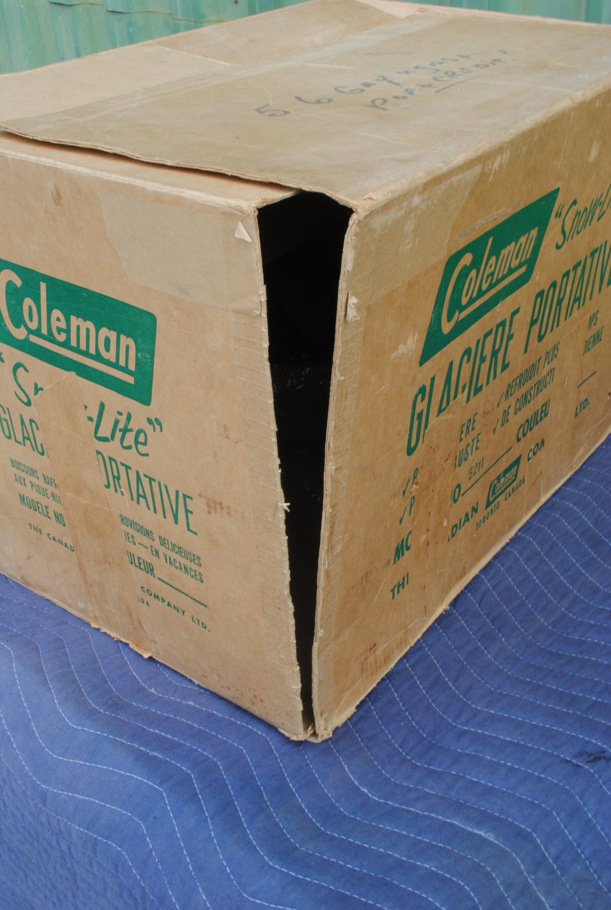 NOS Coleman Canada Snowlite cooler green