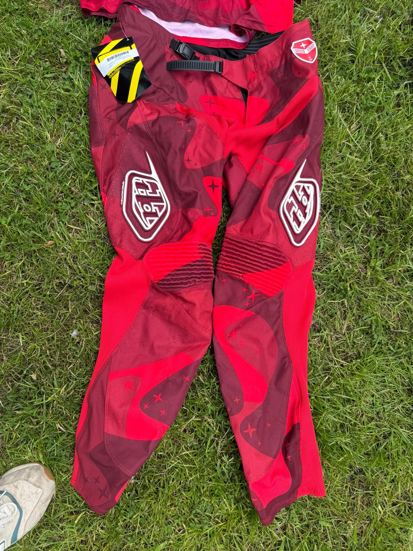 NOS Troy Lee SE Cosmic Camo Red 2 piece motocross clothing (36 waist, 48? chest)