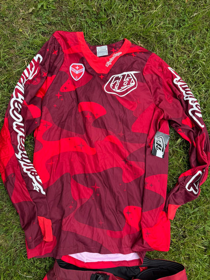 NOS Troy Lee SE Cosmic Camo Red 2 piece motocross clothing (36 waist, 48? chest)