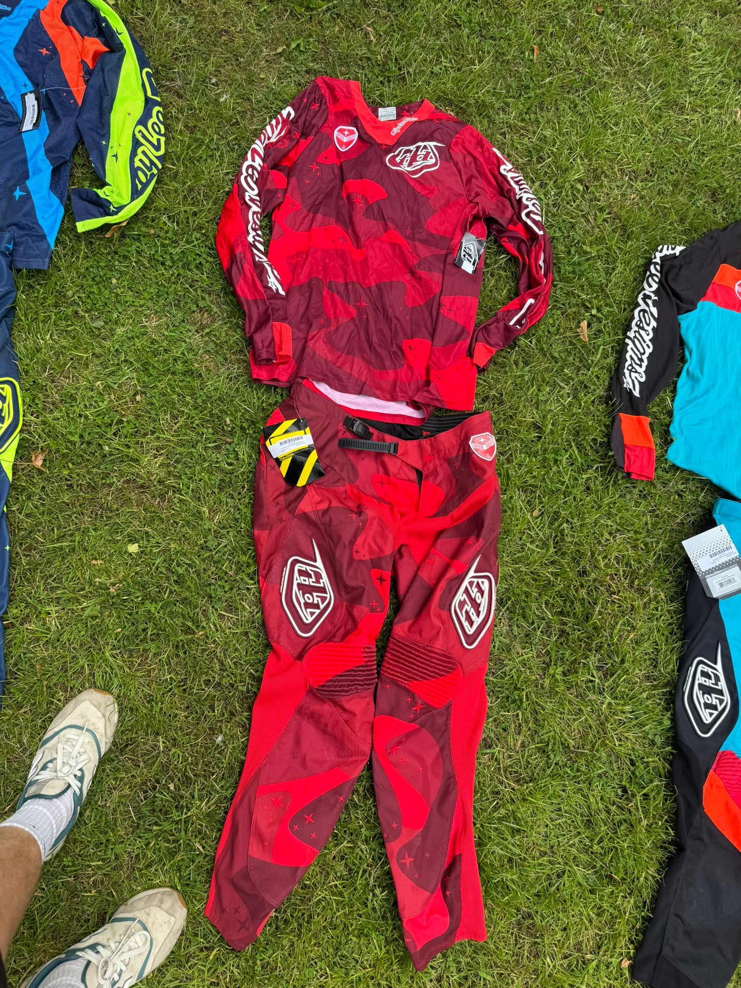 NOS Troy Lee SE Cosmic Camo Red 2 piece motocross clothing (36 waist, 48? chest)