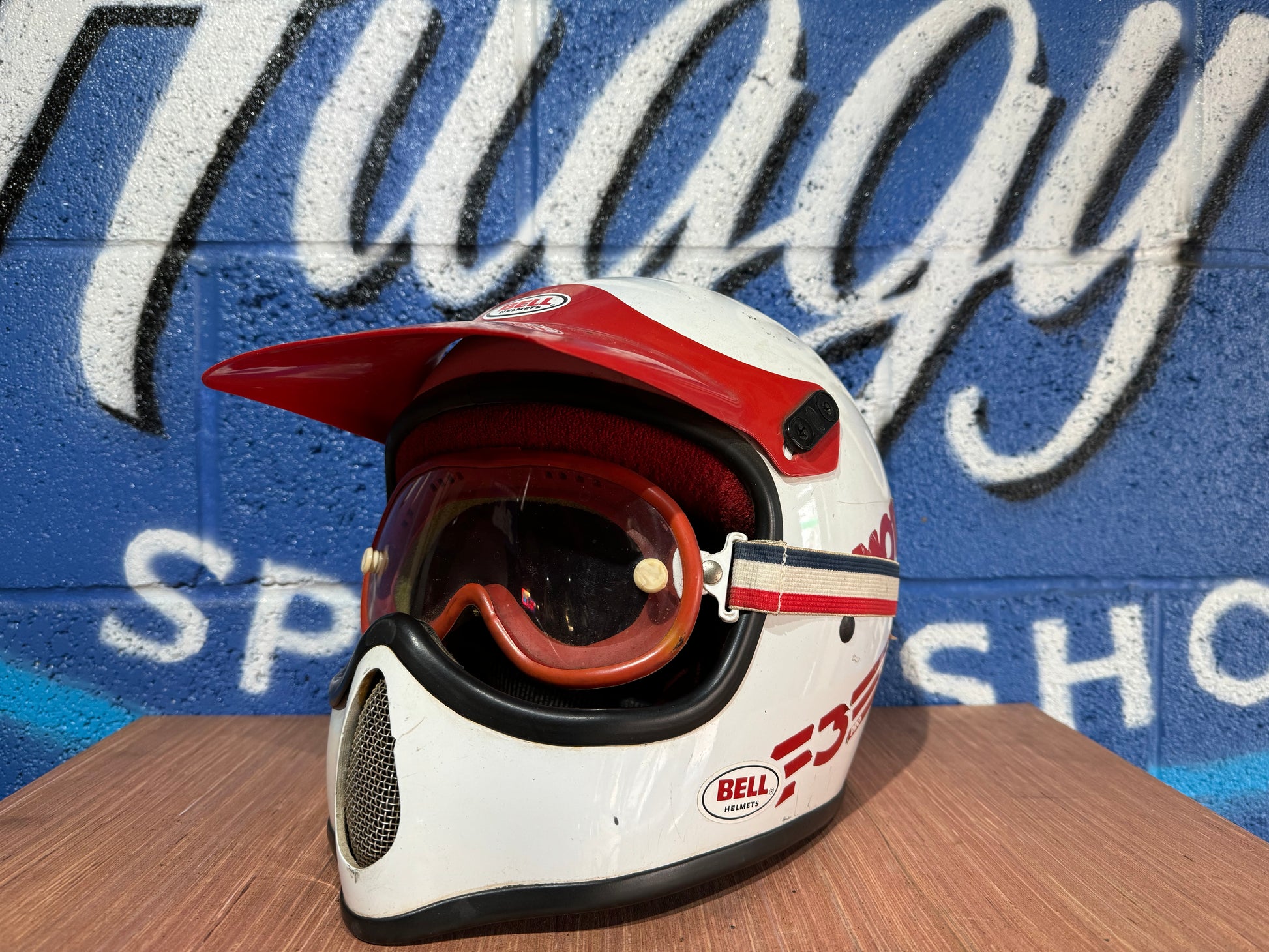 VINTAGE MOTO 3 BELL CRASH HELMET WITH GOGGLES – Huggys Speedshop