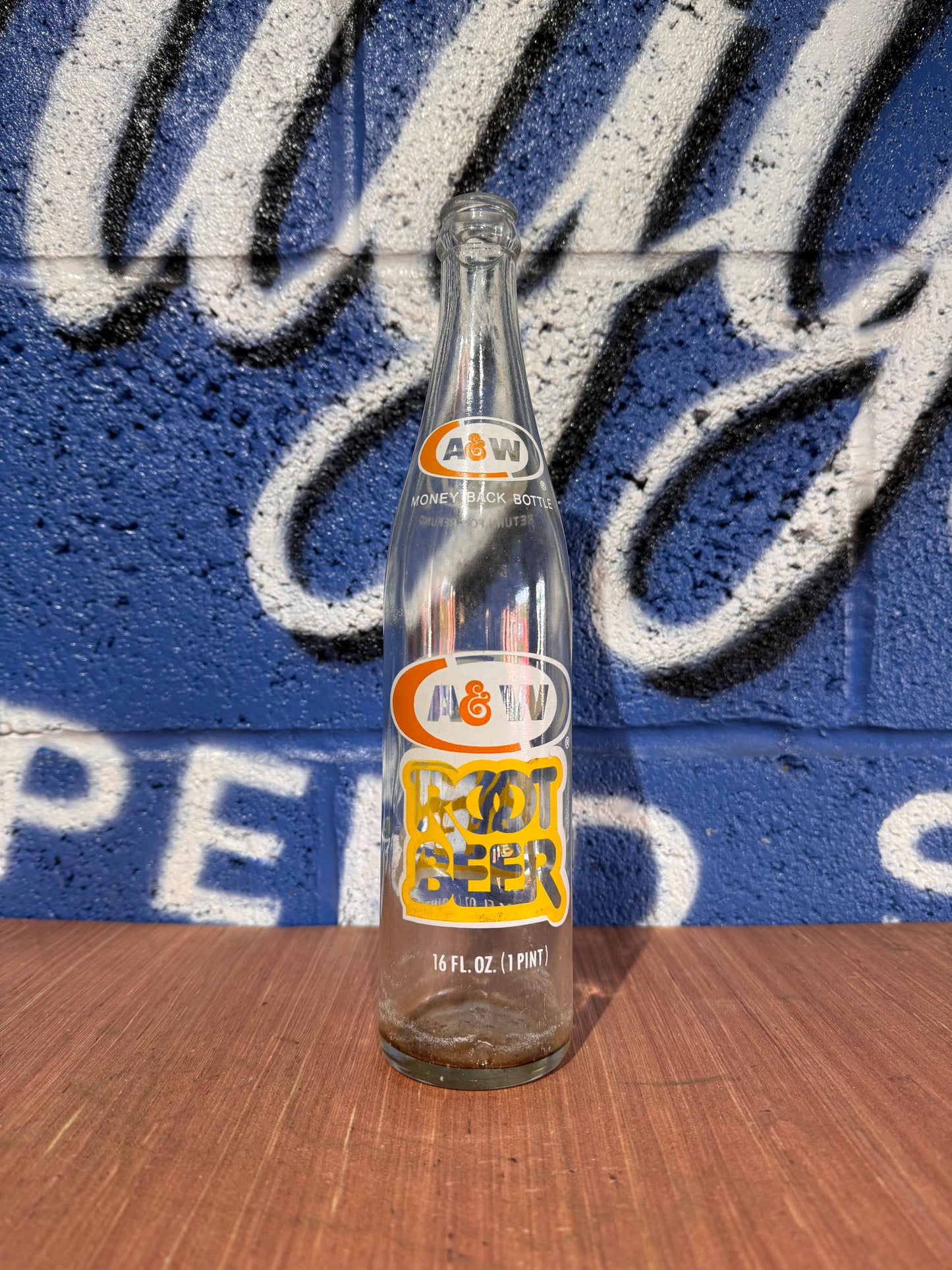 VINTAGE A&W ROOT BEER PINT SIZED GLASS MONEY BACK BOTTLE
