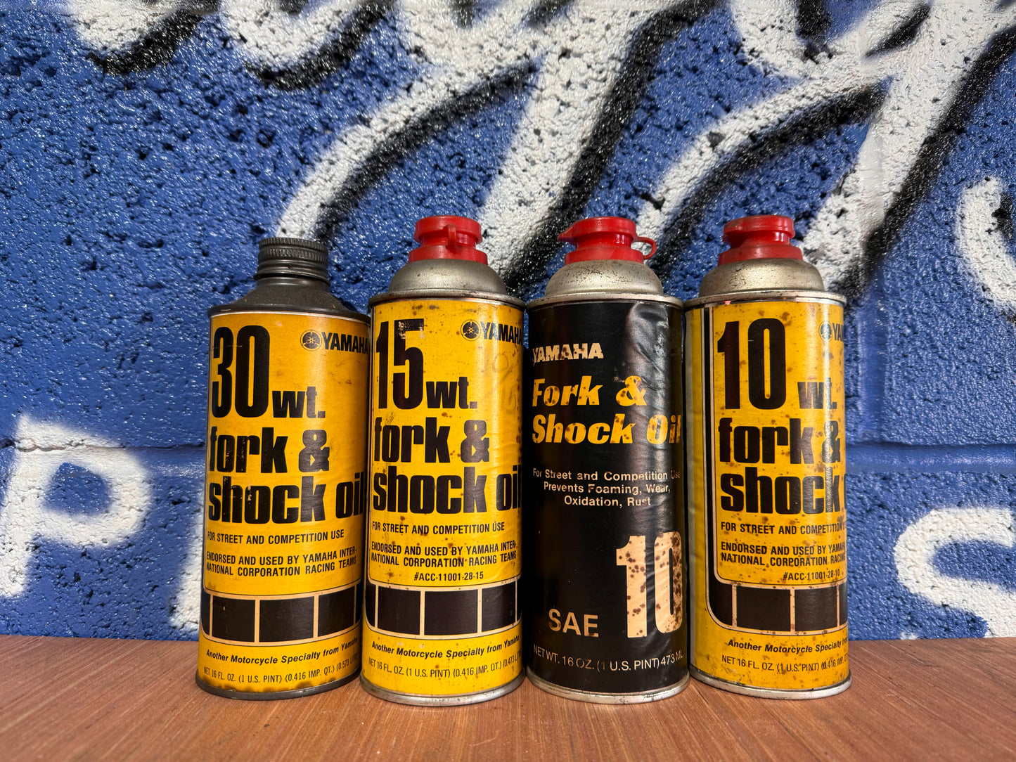 VINTAGE GENUINE YAMAHA FORK AND SHOCK OIL SET