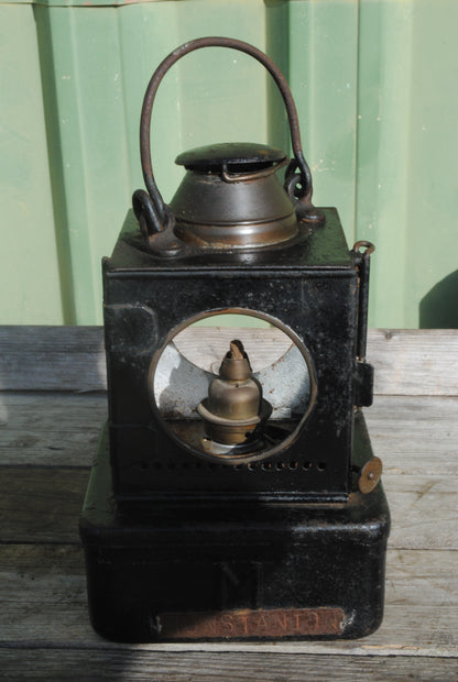 Authentic Lamp Manufacturing Co. 1874 Railway Lantern