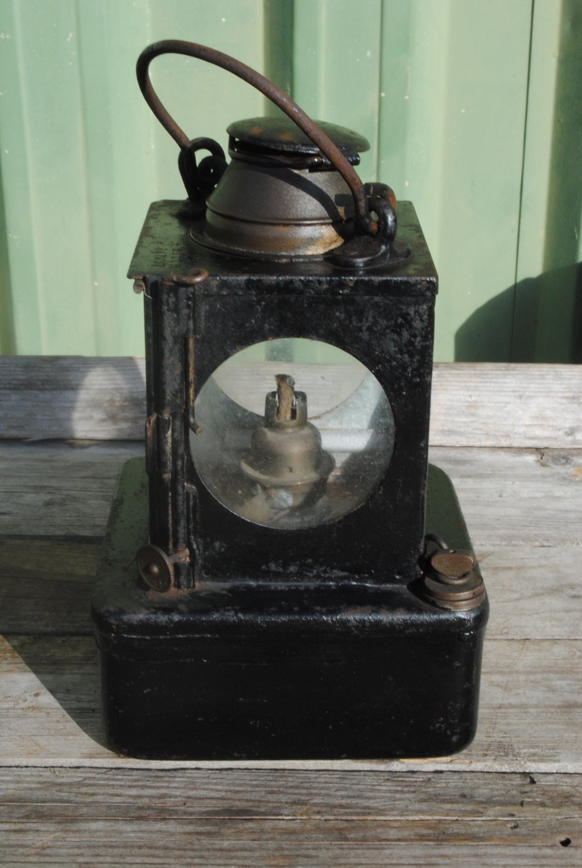 Authentic Lamp Manufacturing Co. 1874 Railway Lantern