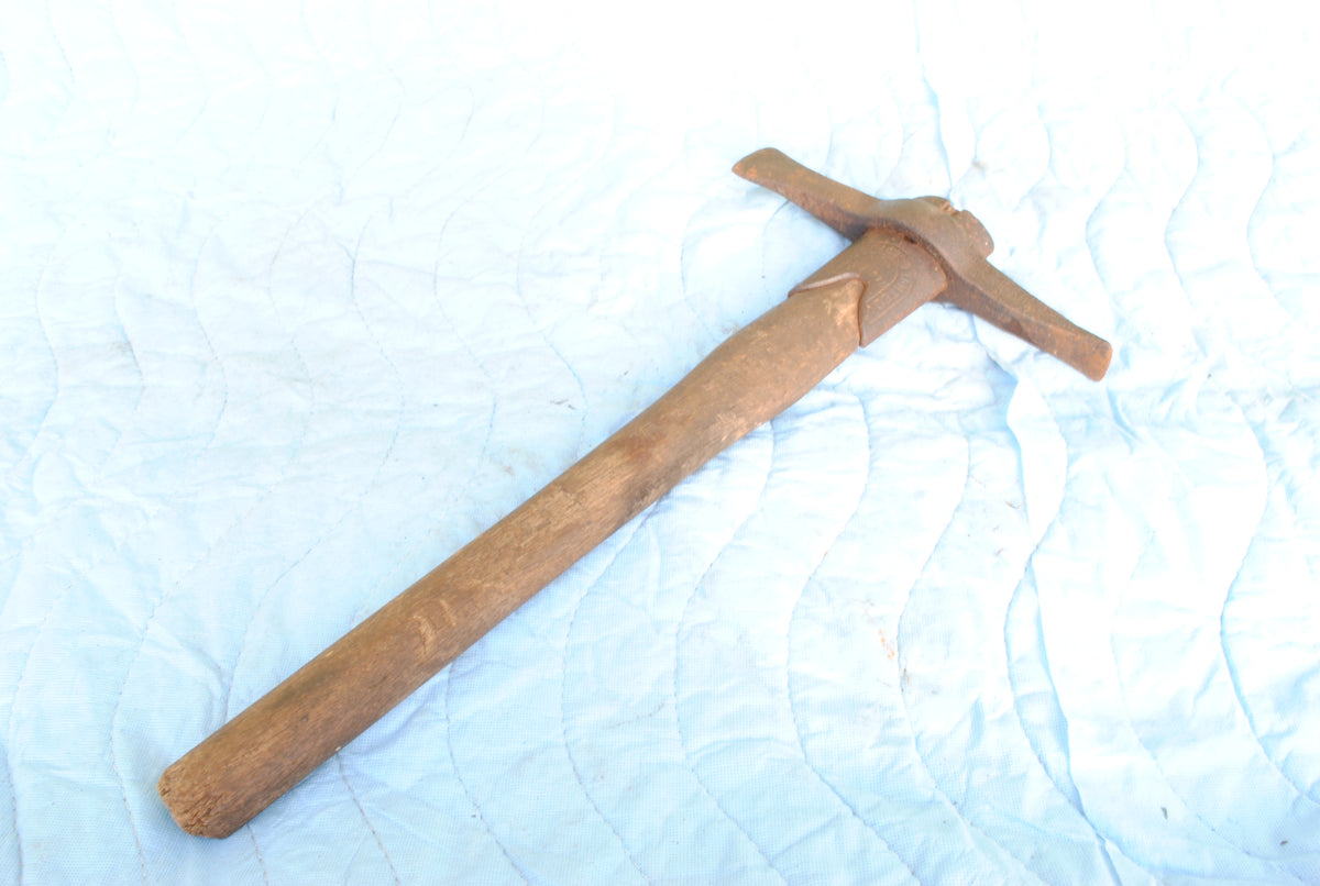 'HF Universal' Vintage Cast iron pickaxe