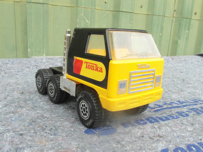 1970s Tonka Car transporter - Black and yellow pressed steel toy truck