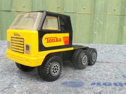 1970s Tonka Car transporter - Black and yellow pressed steel toy truck