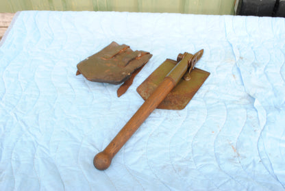 1965 vintage AMES US Army folding entrenching shovel