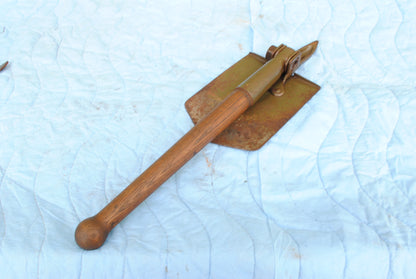 1965 vintage AMES US Army folding entrenching shovel