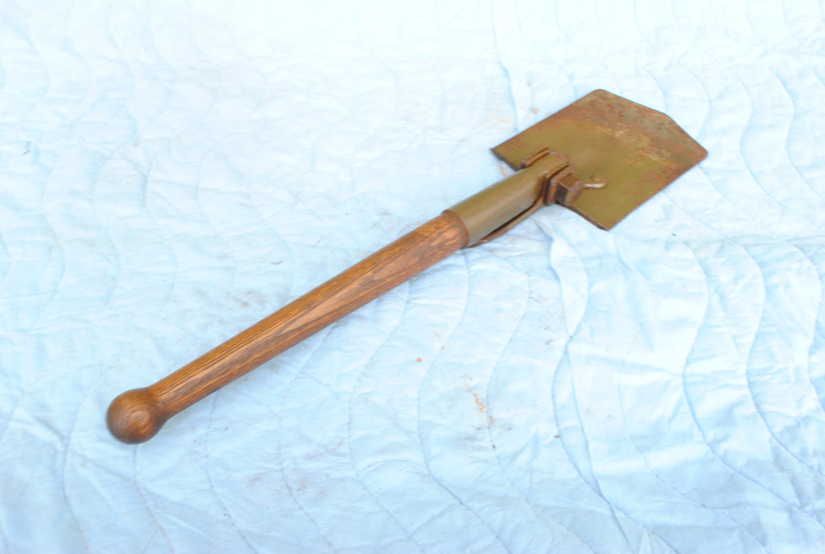 1965 vintage AMES US Army folding entrenching shovel